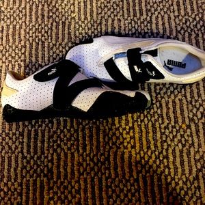 Golf shoes, leather, very fashion forward,